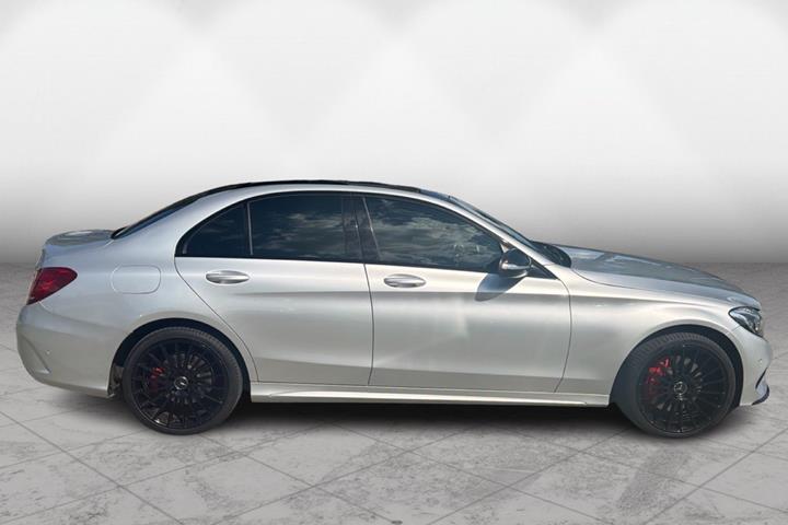 Sølv Mercedes C300 fra 2015