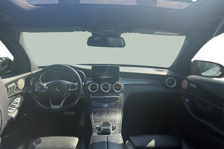 Sølv Mercedes C300 fra 2015