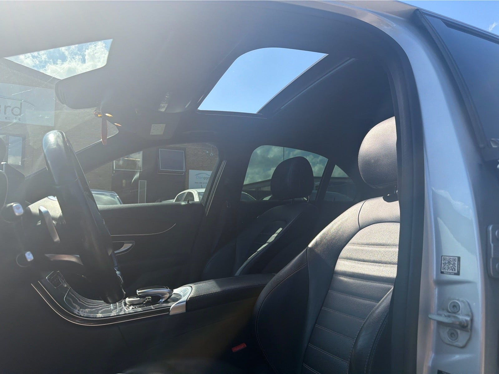 Sølv Mercedes C300 fra 2015