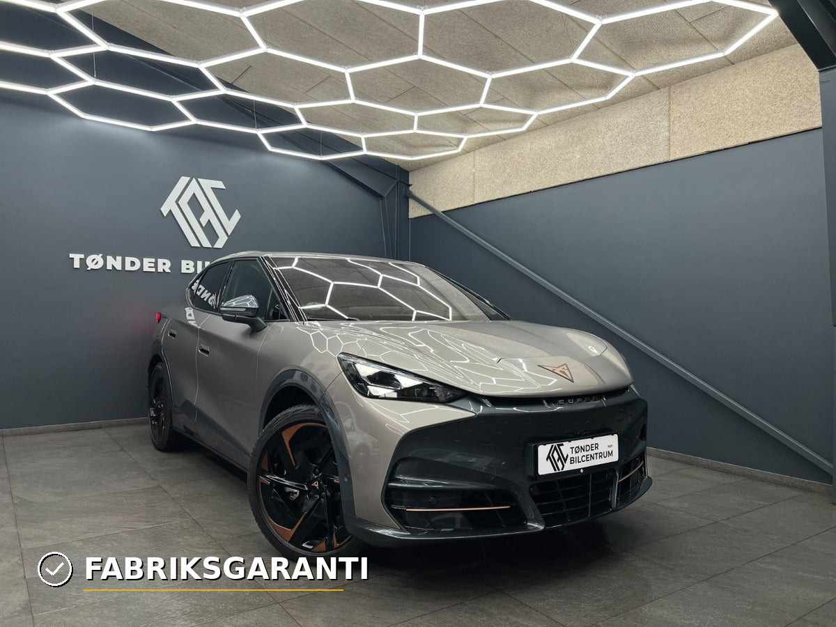 Orange Cupra Tavascan fra 2026 set udefra