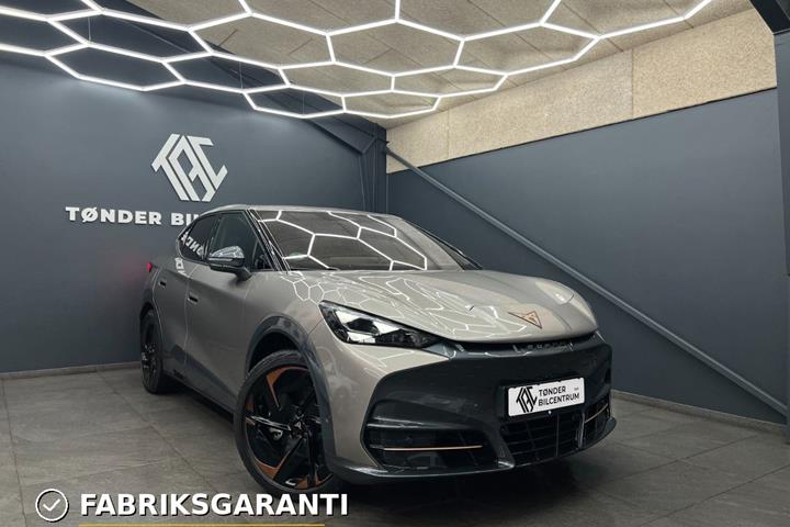 Orange Cupra Tavascan fra 2026 set udefra