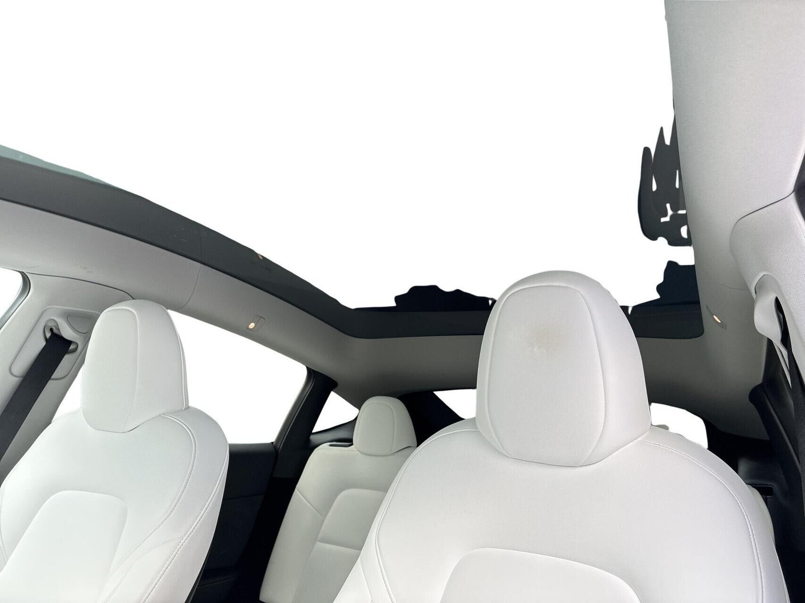 Sølv Tesla Model Y fra 2023