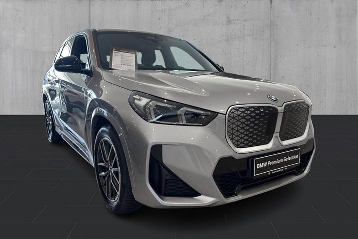 Sølv BMW iX1 fra 2024