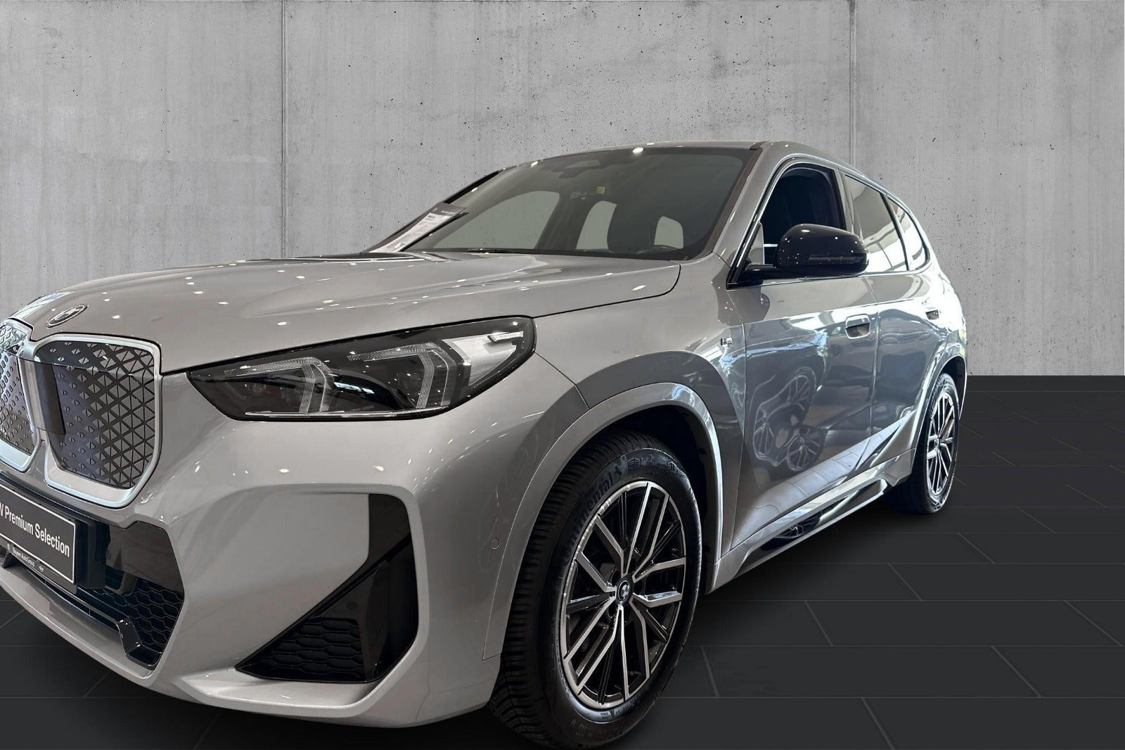 Sølv BMW iX1 fra 2024
