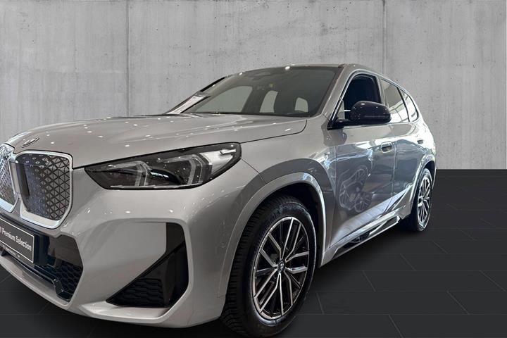 Sølv BMW iX1 fra 2024