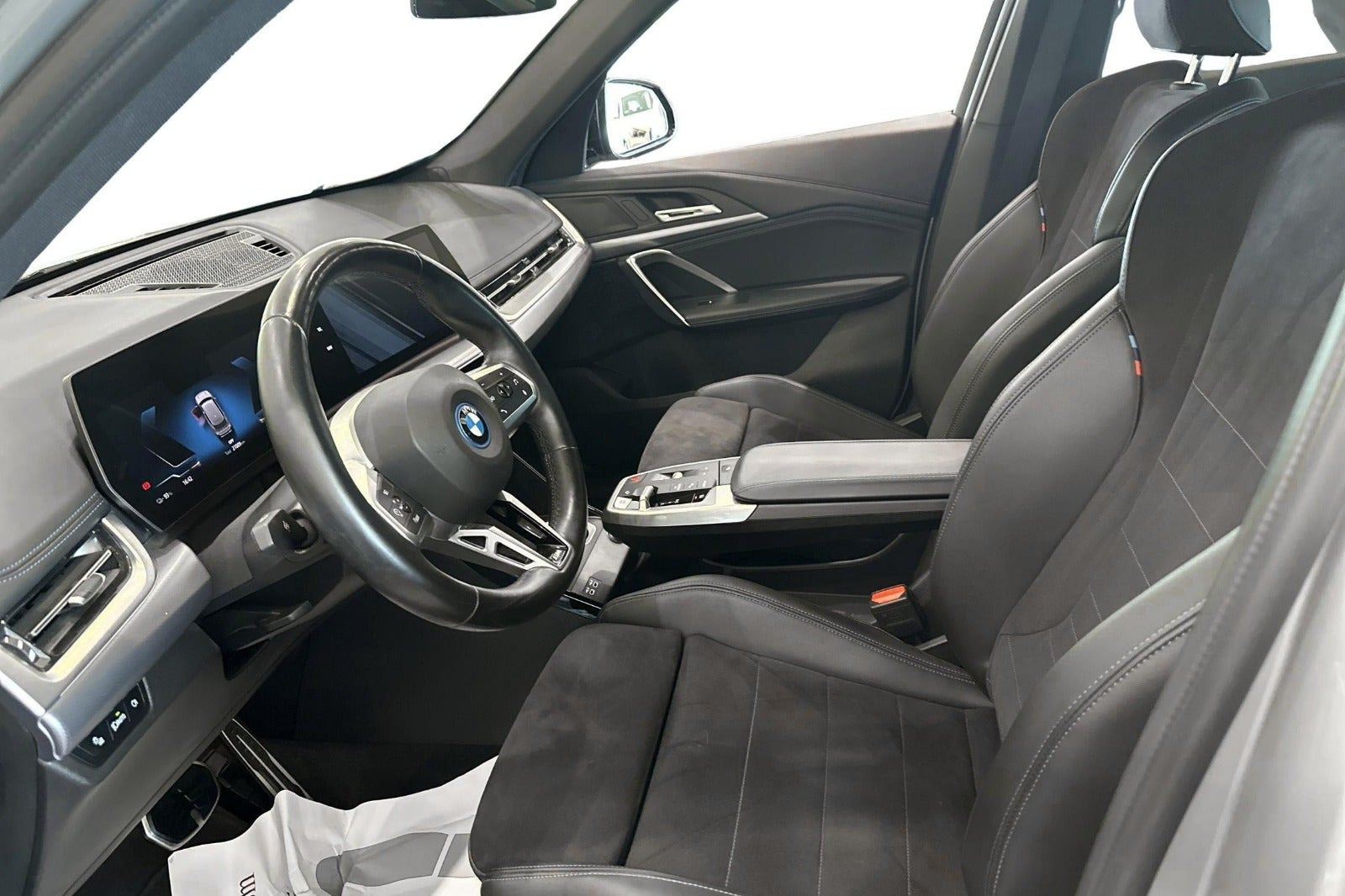 Sølv BMW iX1 fra 2024
