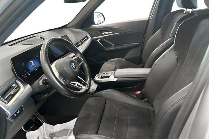 Sølv BMW iX1 fra 2024