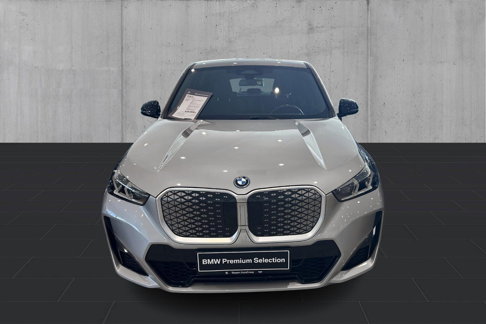 Sølv BMW iX1 fra 2024