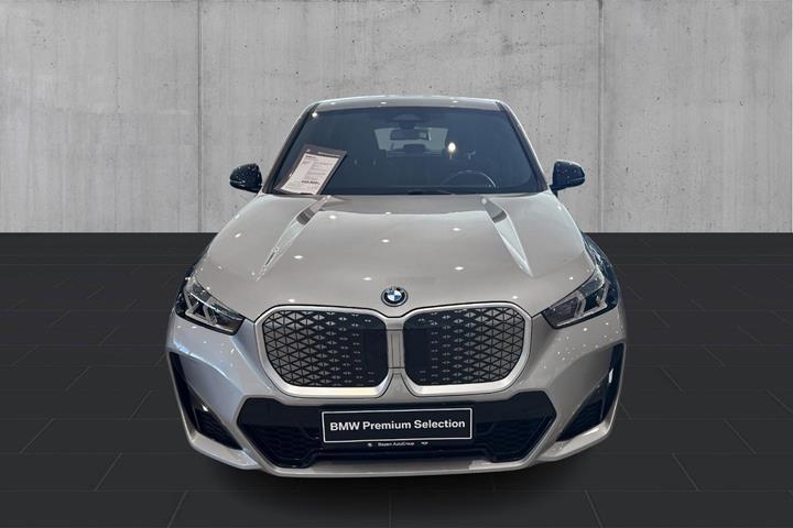 Sølv BMW iX1 fra 2024