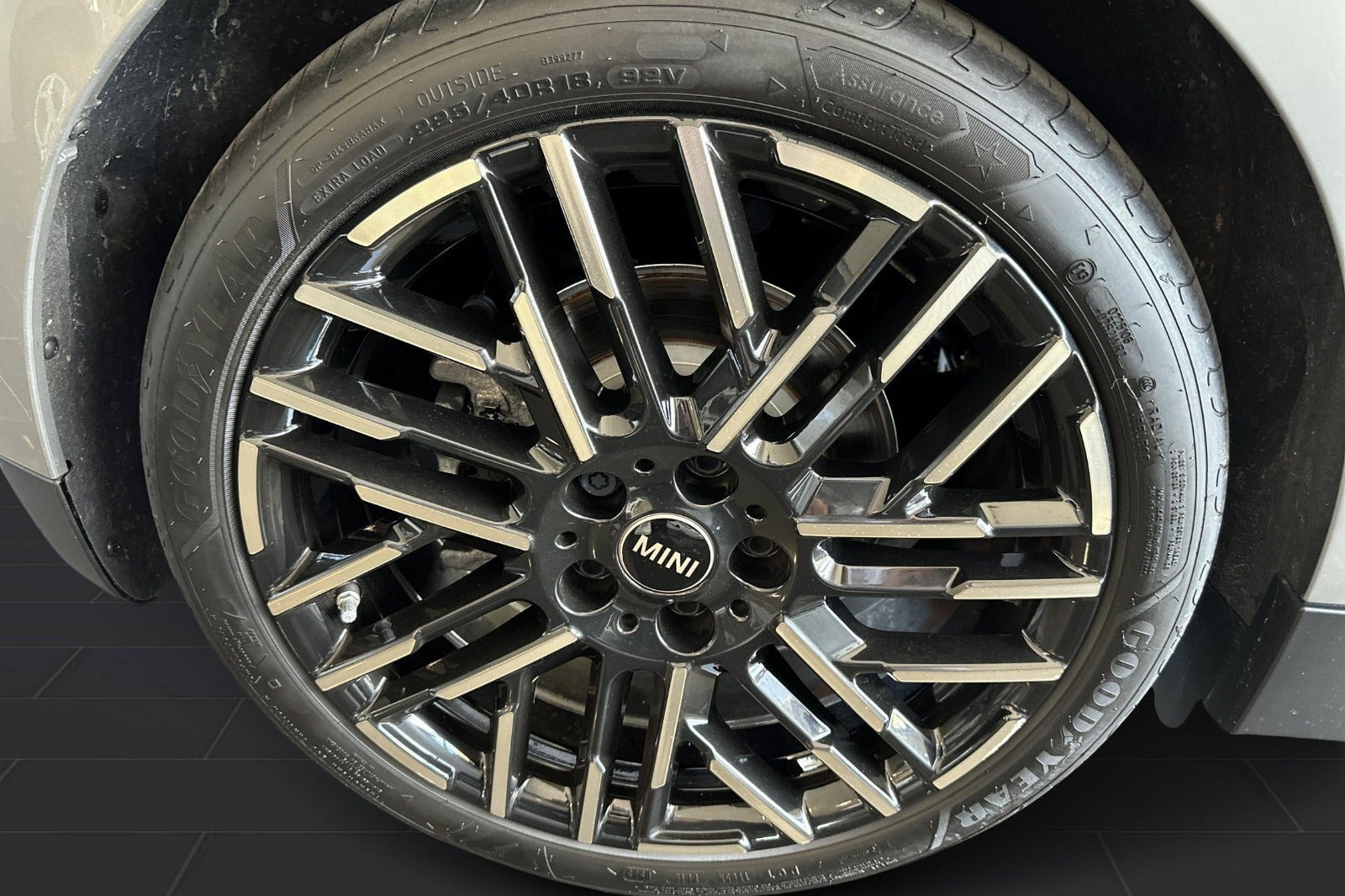 Grå Mini Cooper SE fra 2025