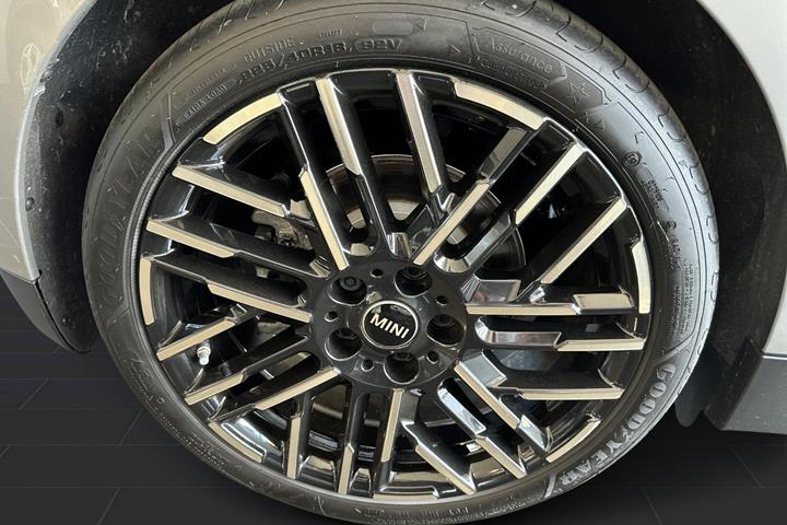 Grå Mini Cooper SE fra 2025