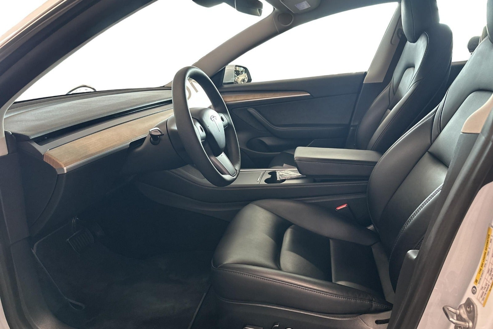 Hvid Tesla Model 3 fra 2022