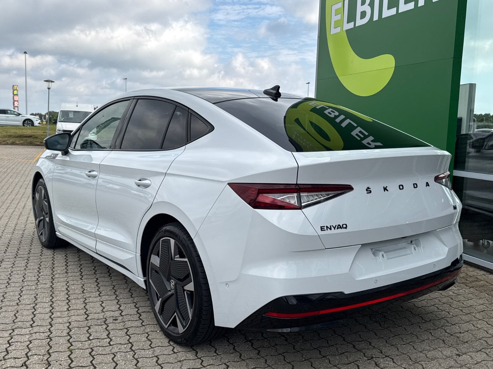 Hvid Skoda Enyaq fra 2022