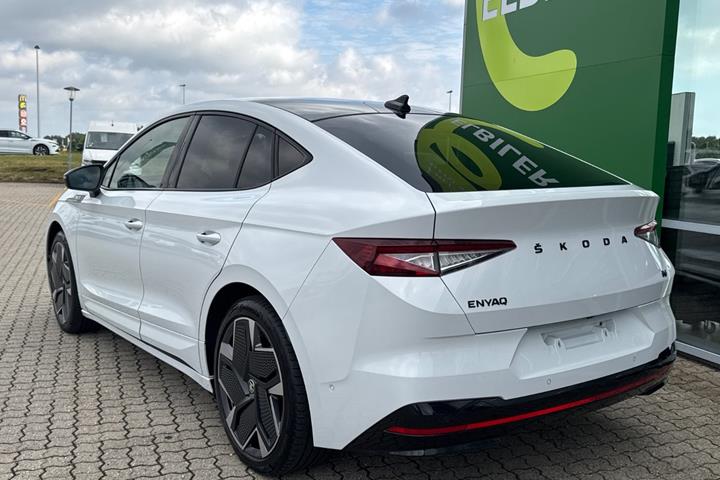 Hvid Skoda Enyaq fra 2022