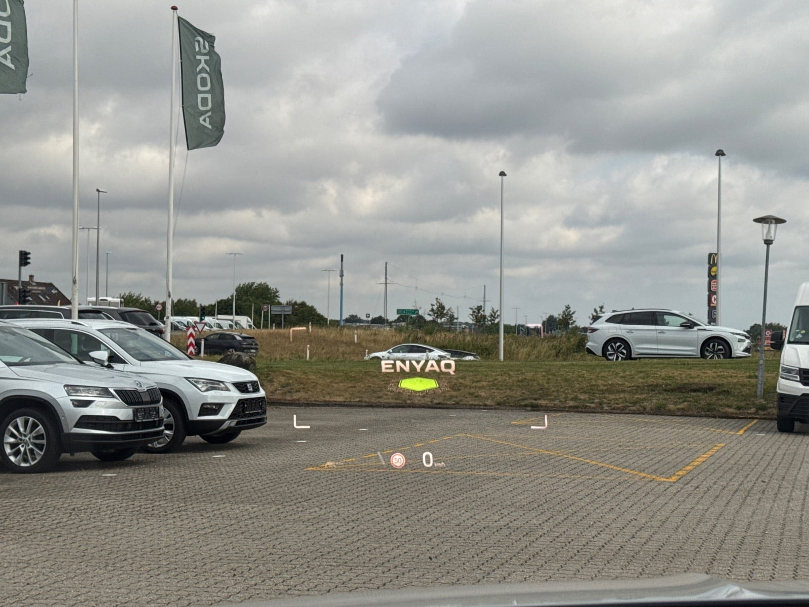 Hvid Skoda Enyaq fra 2022