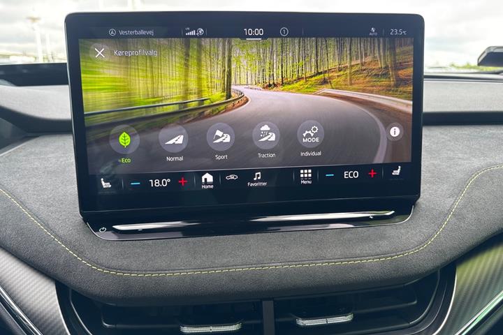 Hvid Skoda Enyaq fra 2022