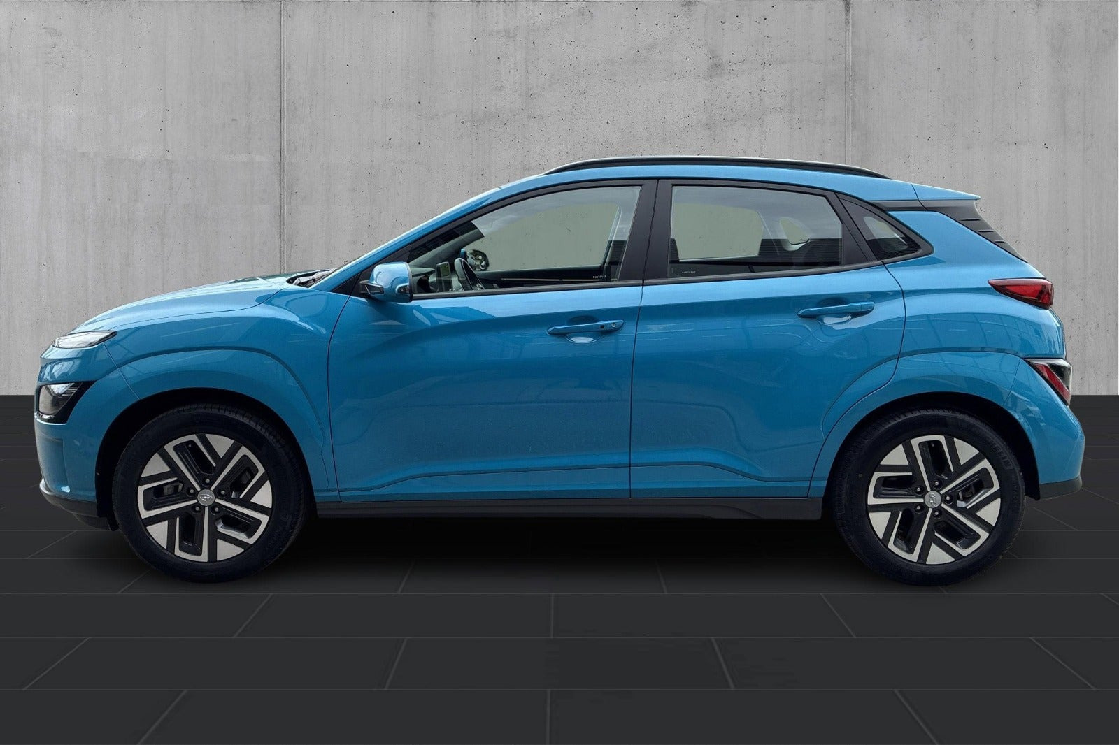 Blå Hyundai Kona fra 2022