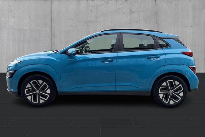 Blå Hyundai Kona fra 2022