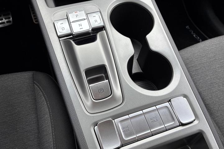 Blå Hyundai Kona fra 2022