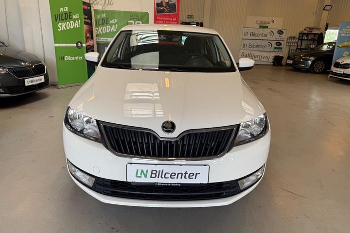Hvid Skoda Rapid fra 2017