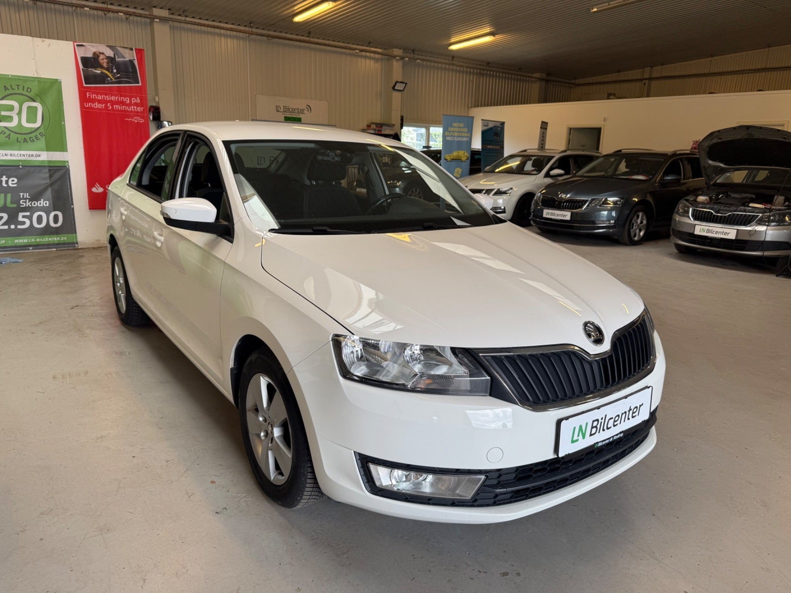 Hvid Skoda Rapid fra 2017