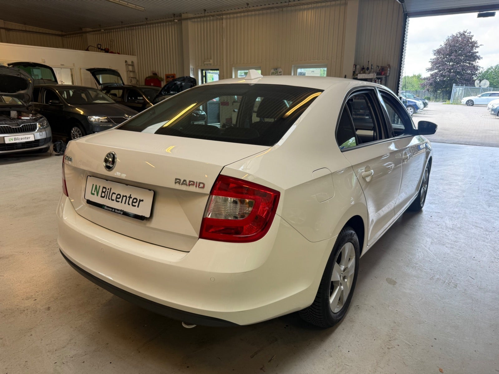Hvid Skoda Rapid fra 2017