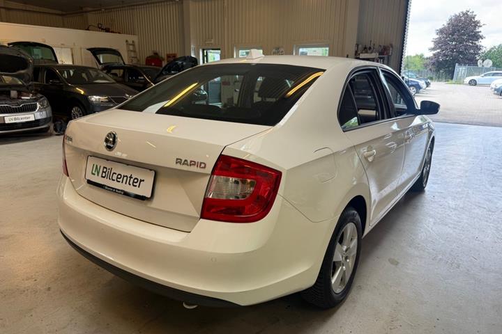 Hvid Skoda Rapid fra 2017