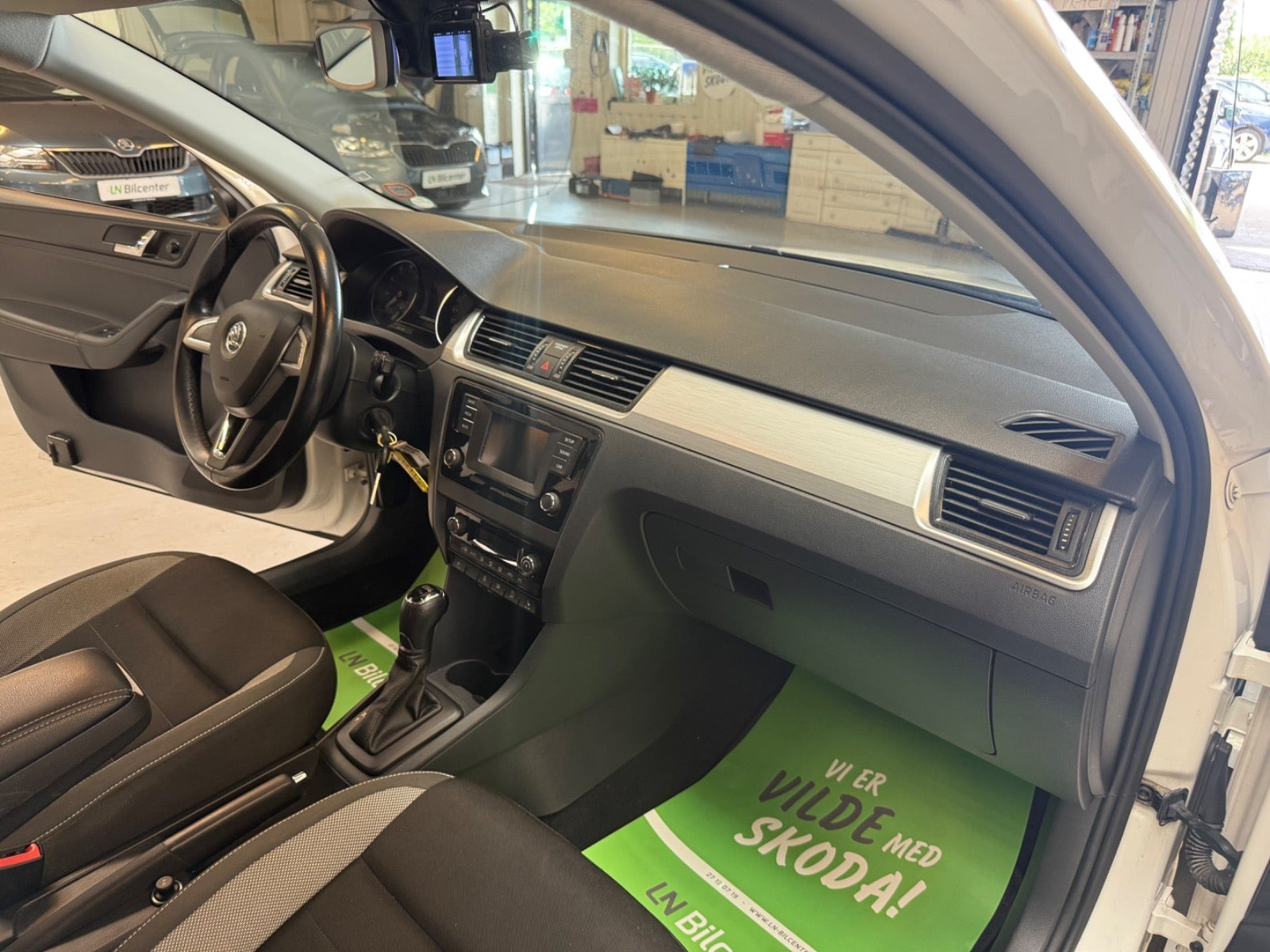 Hvid Skoda Rapid fra 2017