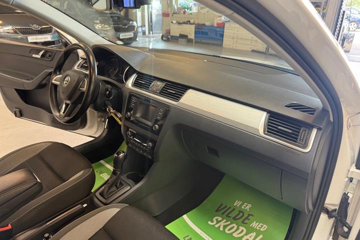 Hvid Skoda Rapid fra 2017