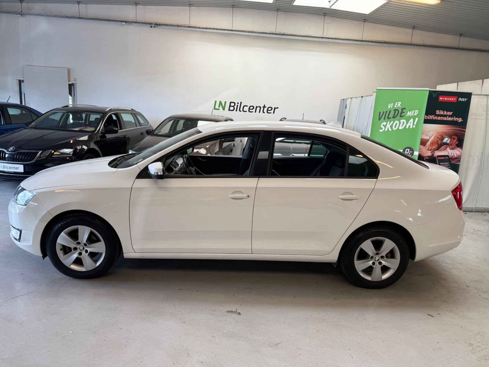Hvid Skoda Rapid fra 2017