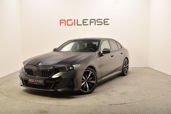 Grå BMW i5 fra 2024