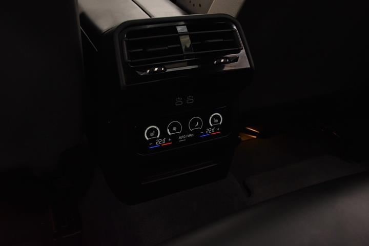 Grå BMW i5 fra 2024