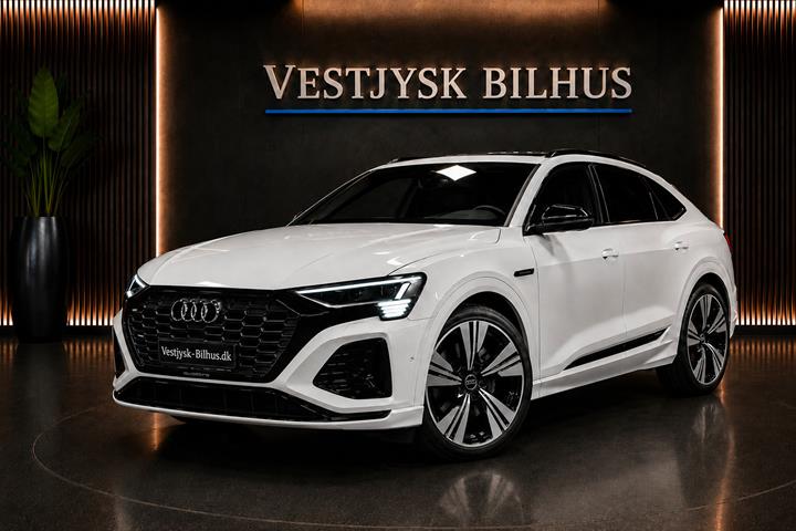 Hvid Audi Q8 e-tron fra 2023