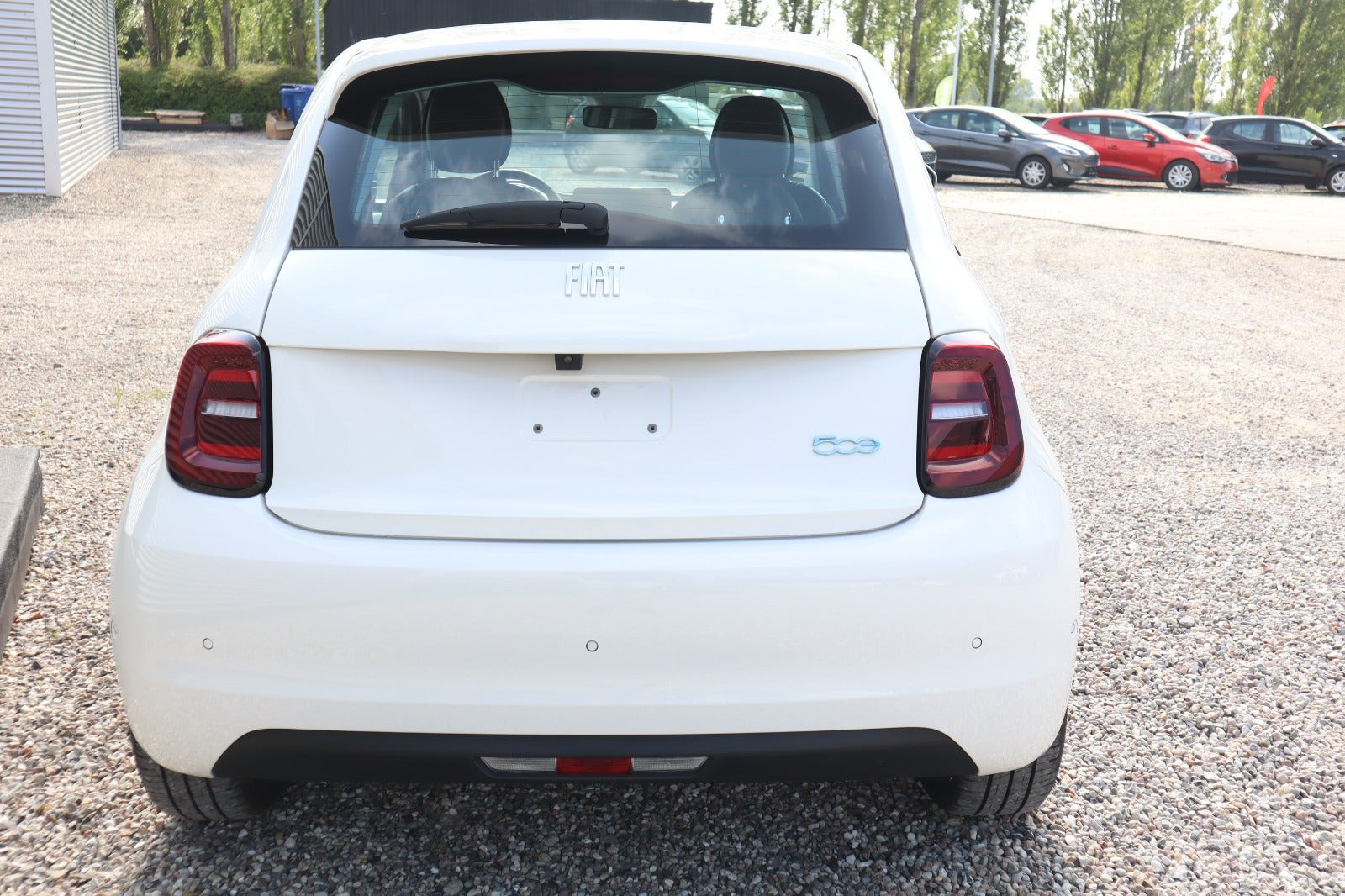 Hvid Fiat 500e fra 2024