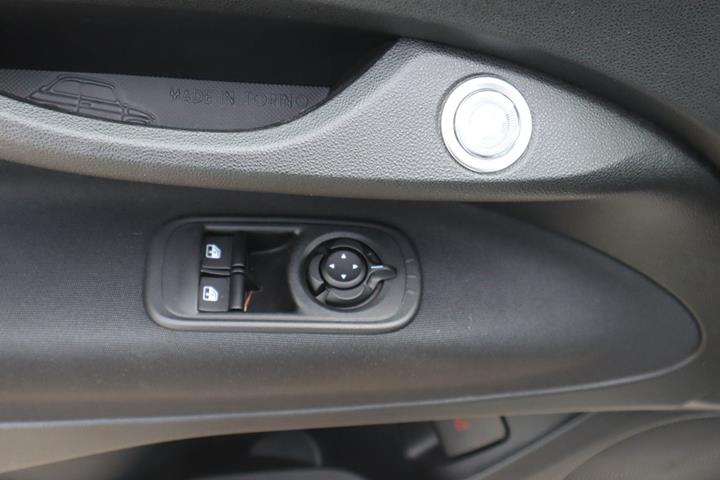 Hvid Fiat 500e fra 2024