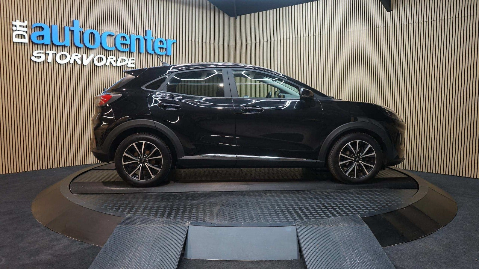 Sort Ford Puma fra 2020