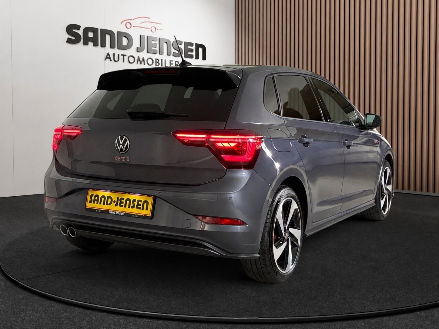 Grå VW Polo fra 2024
