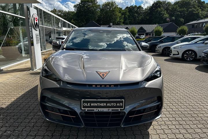 Grå Cupra Tavascan fra 2025