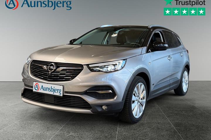 Sølv Opel Grandland X fra 2020 set udefra