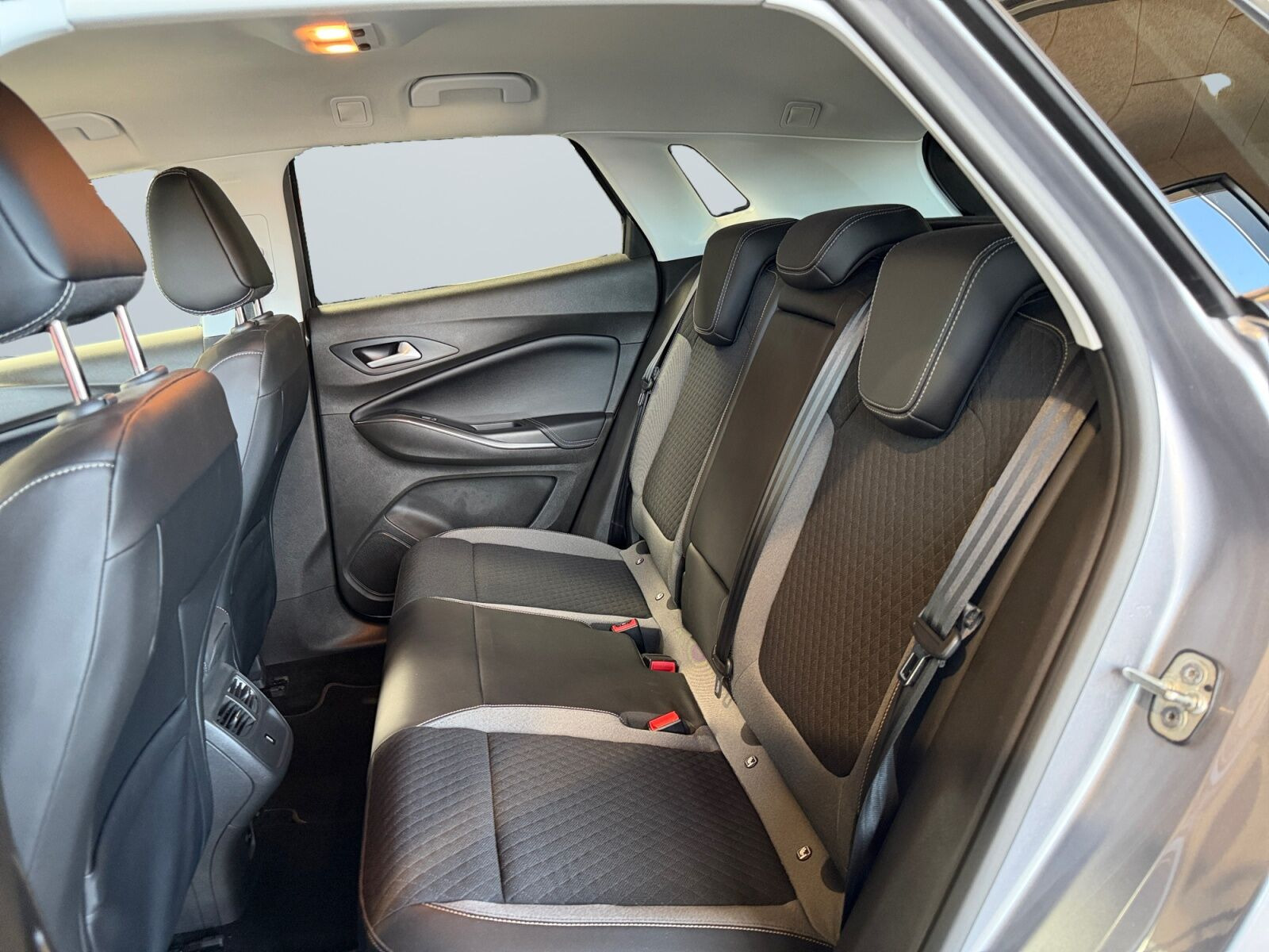 Sølv Opel Grandland X fra 2020