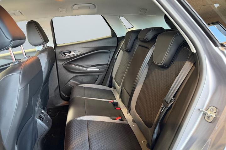 Sølv Opel Grandland X fra 2020