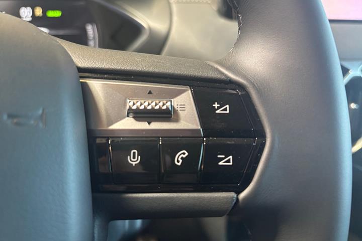 Grå DS DS 3 CrossBack fra 2024