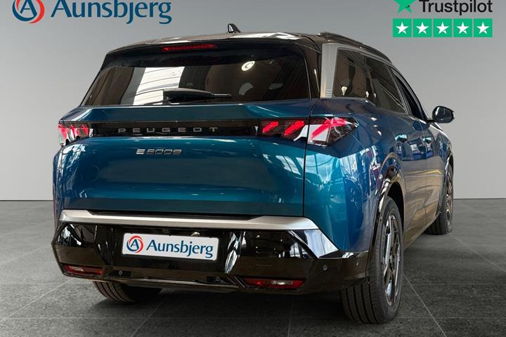 Blå Peugeot e-5008 fra 2025
