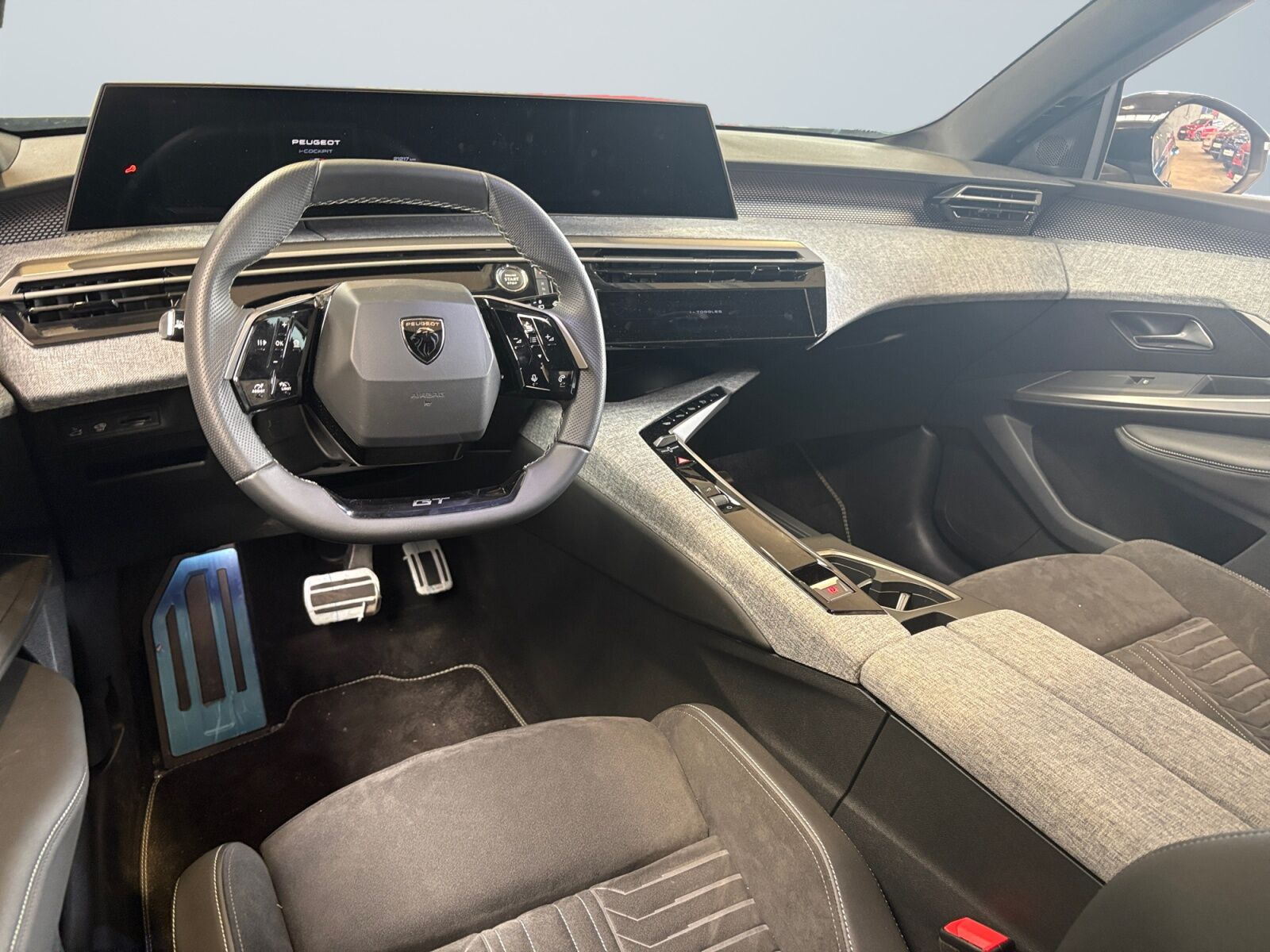 Blå Peugeot e-5008 fra 2025