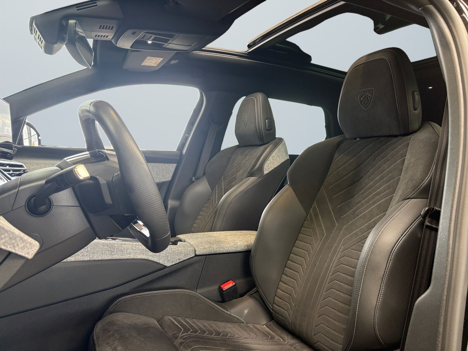 Sort Peugeot e-5008 fra 2025