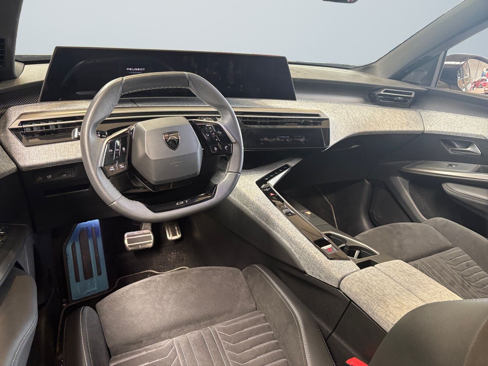 Sort Peugeot e-5008 fra 2025