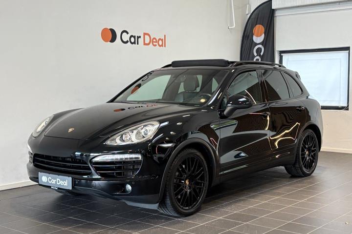 Sort Porsche Cayenne fra 2012