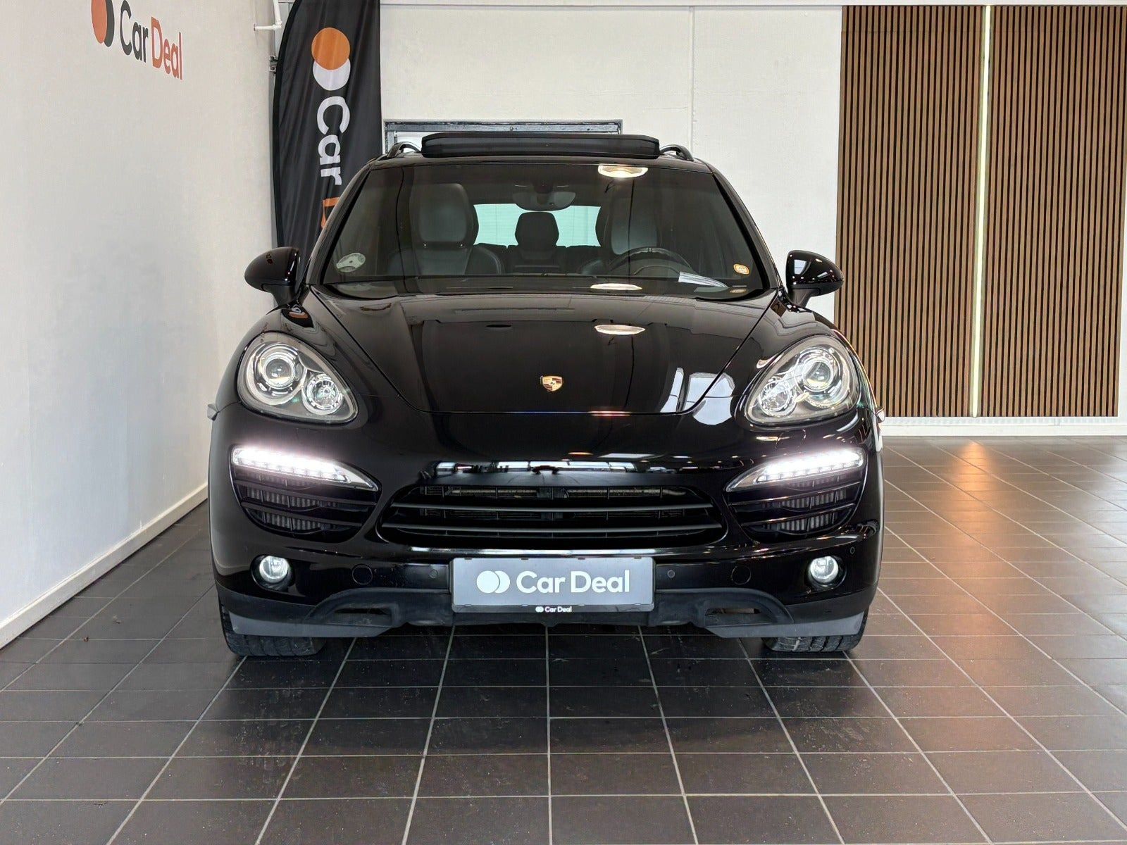 Sort Porsche Cayenne fra 2012