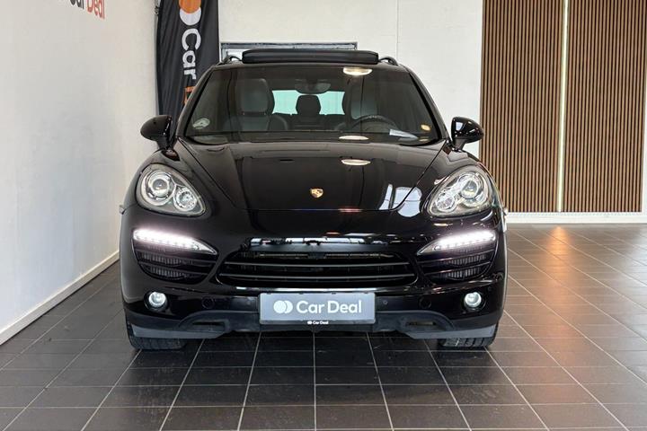 Sort Porsche Cayenne fra 2012