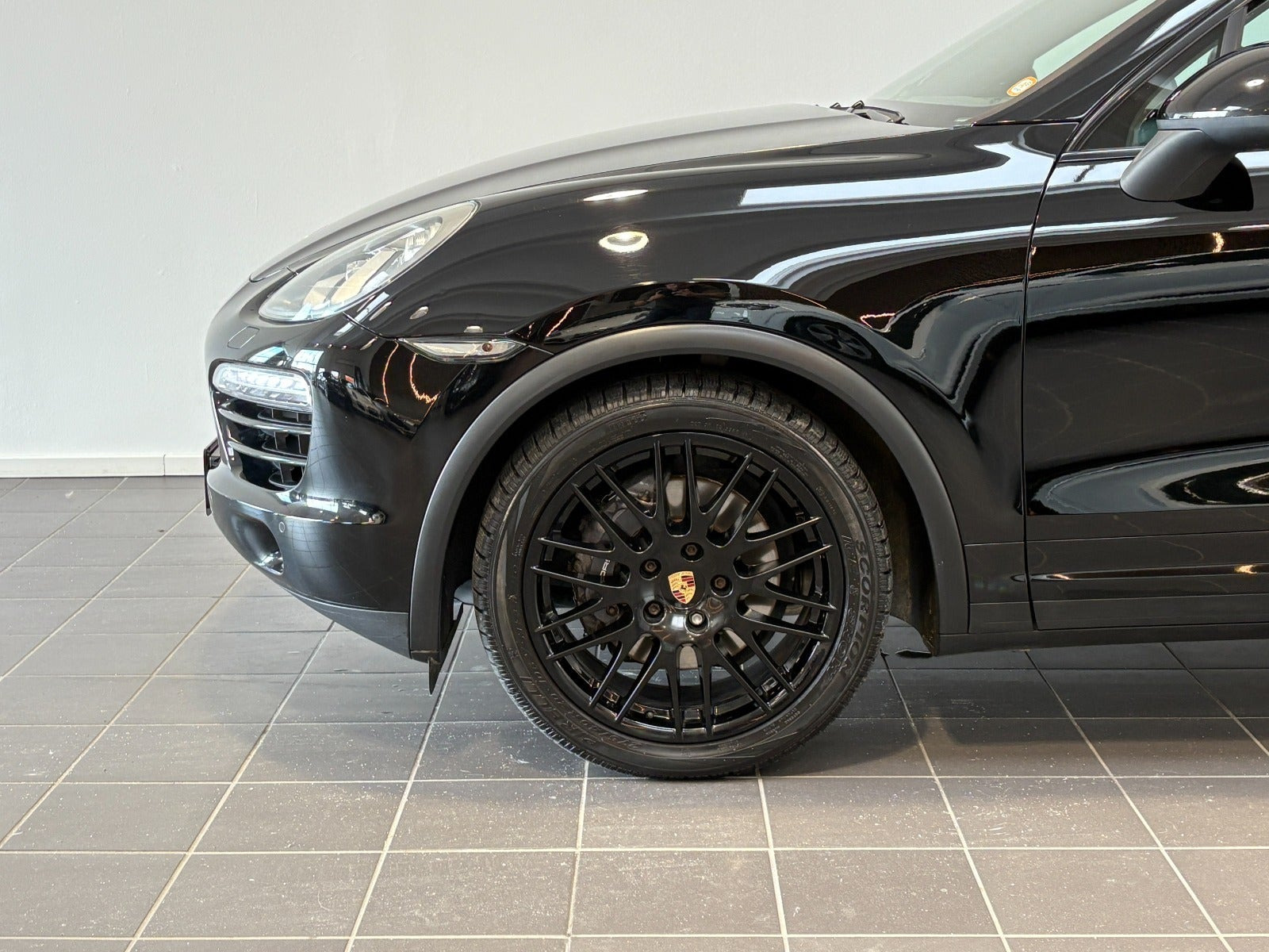 Sort Porsche Cayenne fra 2012